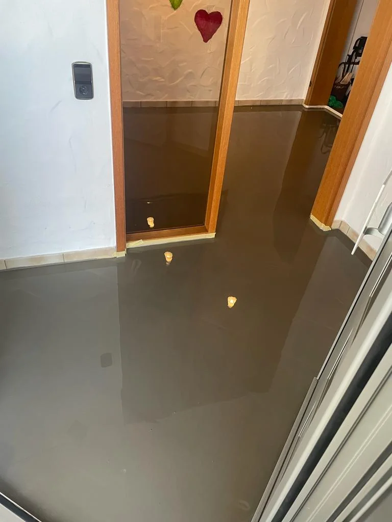 Glänzende Bodenfläche im Flur
